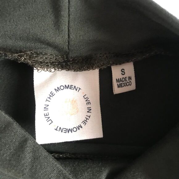 Live In The Moment Small Long Sleeve Crop top Army Green Soft Mock Neck EUC! - Picture 4 of 7